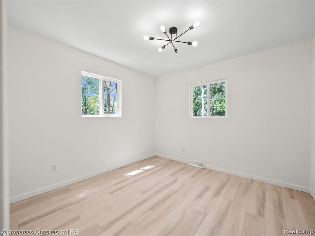 4370 FORBUSH Avenue, West Bloomfield, MI 48323 — Photo 12