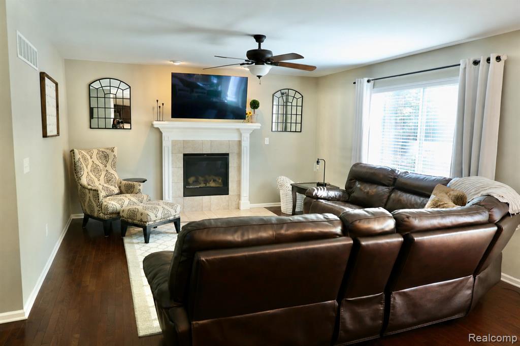 9292 Liberty Court, Livonia, MI 48150 — Photo 6