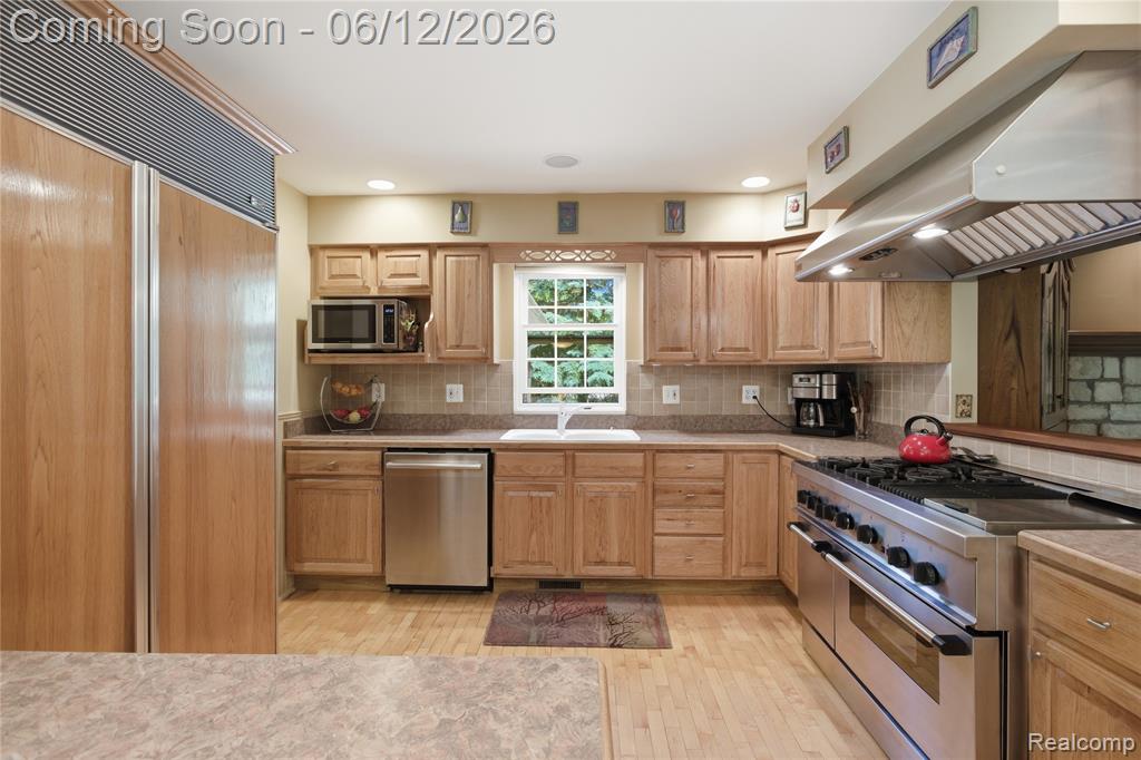 830 Hemingway Road, Lake Orion, MI 48362 — Photo 13