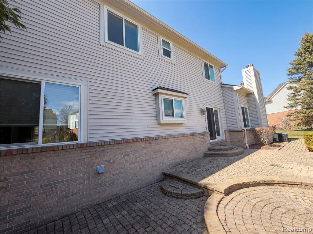 143 Easton Drive, South Lyon, MI 48178 — Photo 5