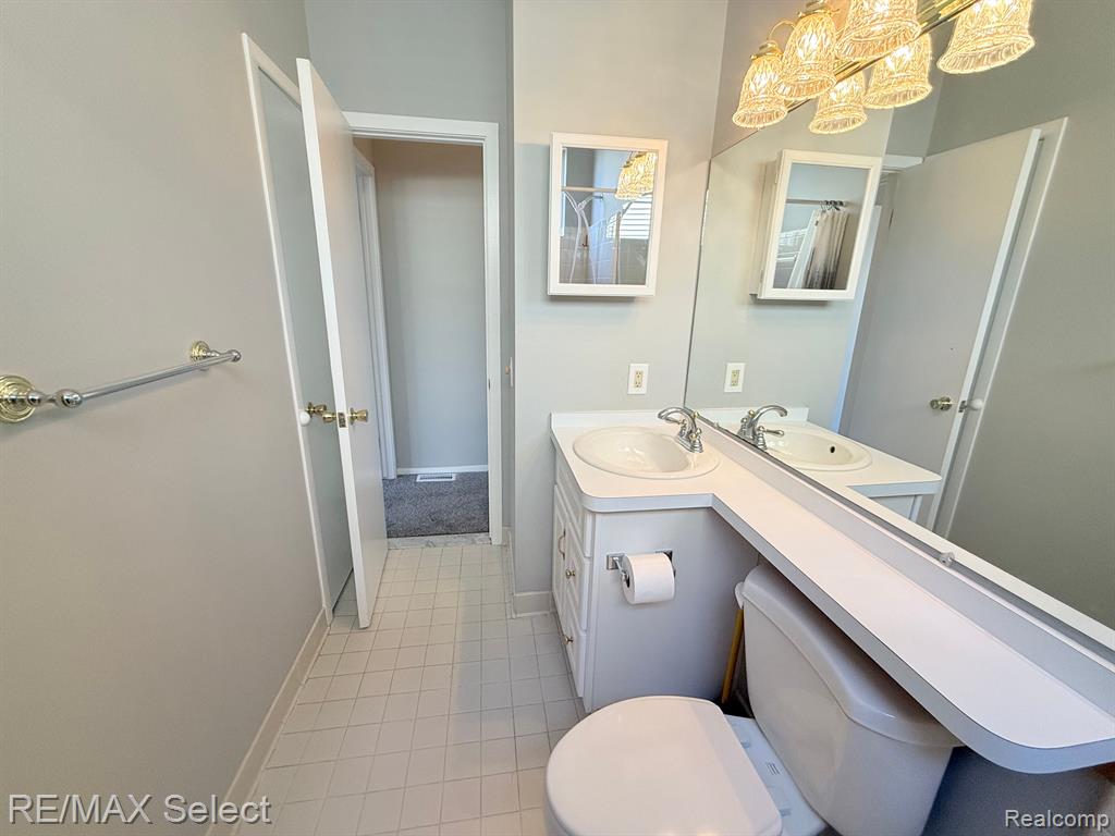 880 WHISPERWOOD Trail, Fenton, MI 48430 — Photo 14