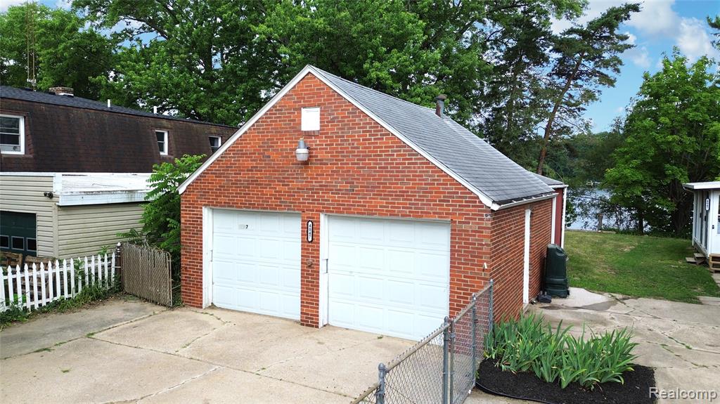 4047 Mitchell Drive, Flint, MI 48506 — Photo 26