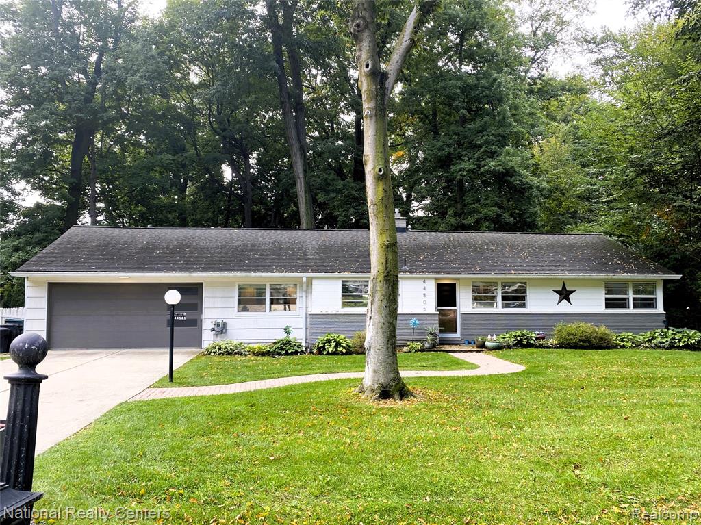 44505 Governor Bradford Road, Plymouth, MI 48170