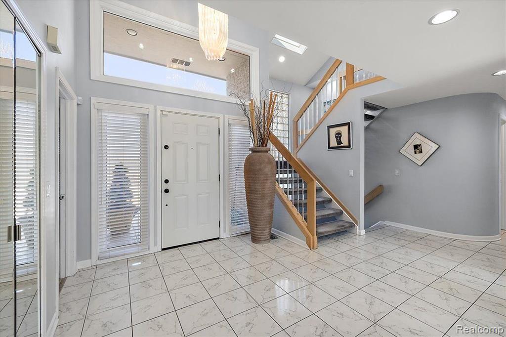 6463 ROYAL POINTE Drive, West Bloomfield, MI — Photo 12