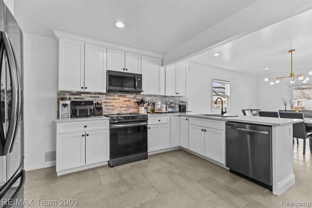 9666 RUTH Avenue, Allen Park, MI 48101 — Photo 8