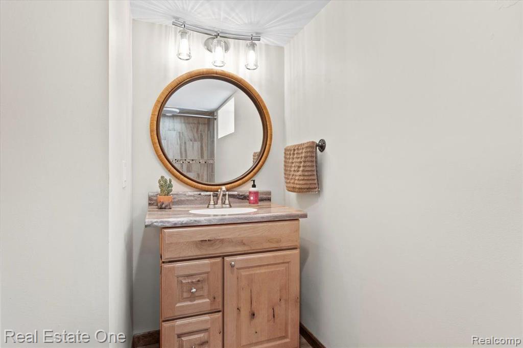 9671 STERLING Avenue, Allen Park, MI 48101 — Photo 32