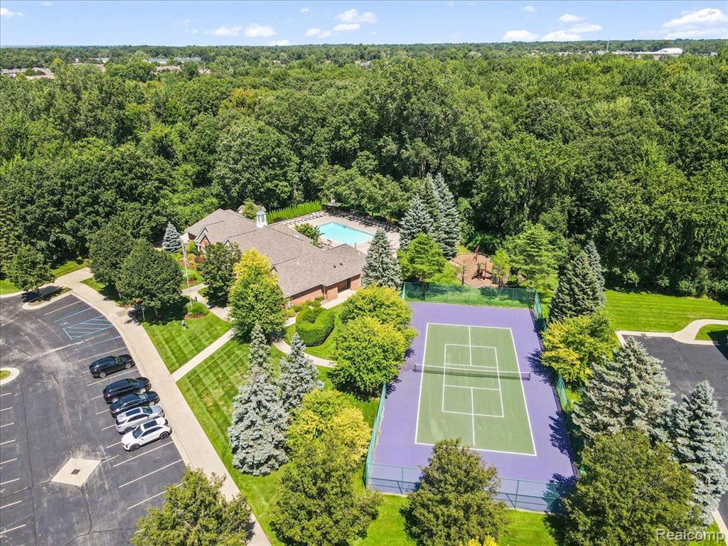 4361 BERKSHIRE Drive, Sterling Heights, MI 48314 — Photo 4