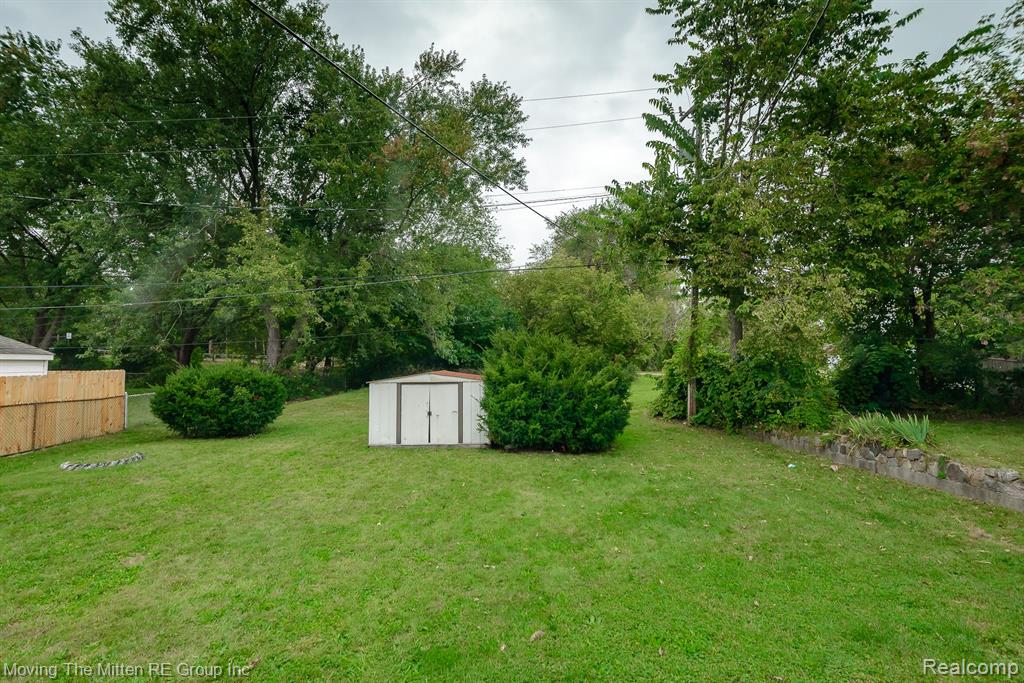 560 GREENLAWN Street, Ypsilanti, MI 48198 — Photo 22