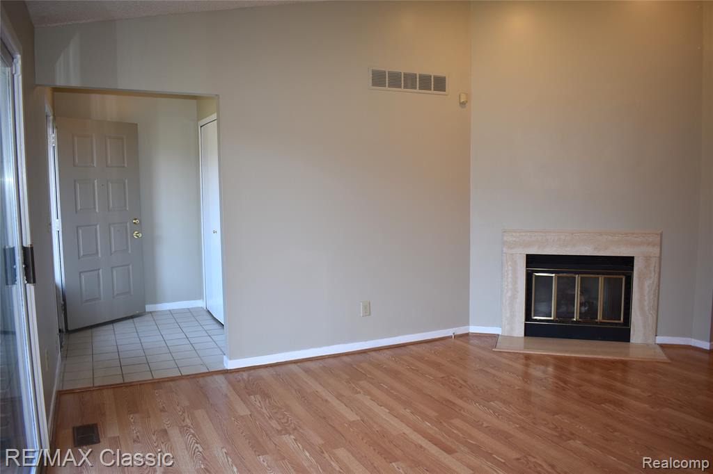 7901 Lawrence, West Bloomfield, MI — Photo 6