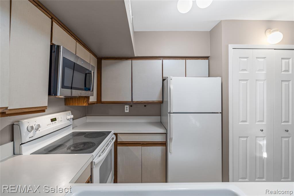 250 Briarcrest Drive, 129, Ann Arbor, MI 48104 — Photo 18