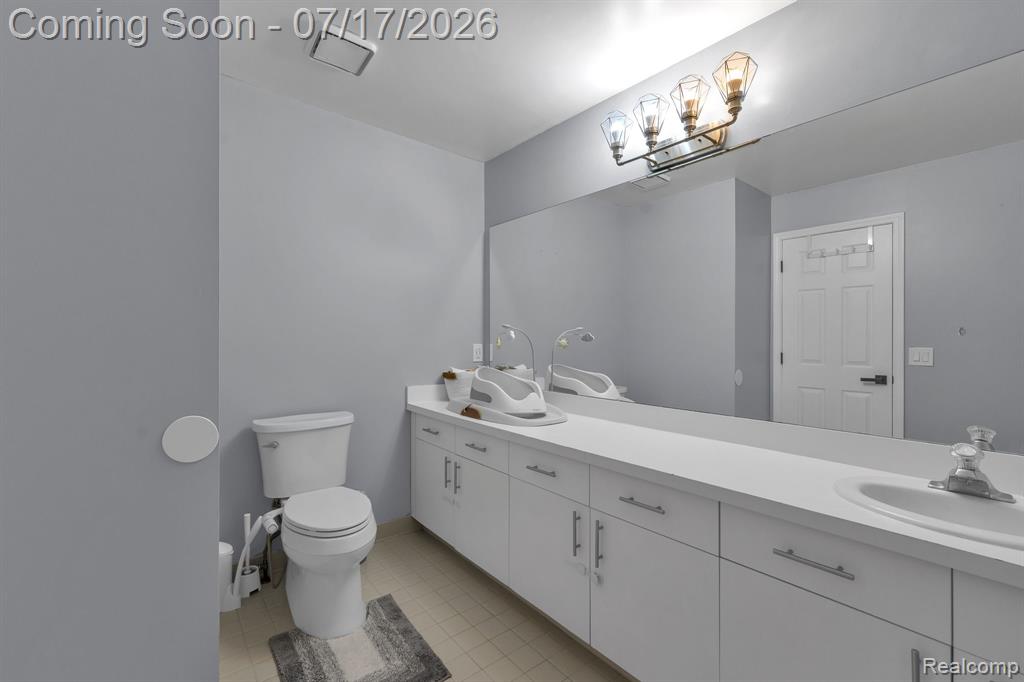 6081 Beachwood Drive, West Bloomfield, MI 48324 — Photo 38