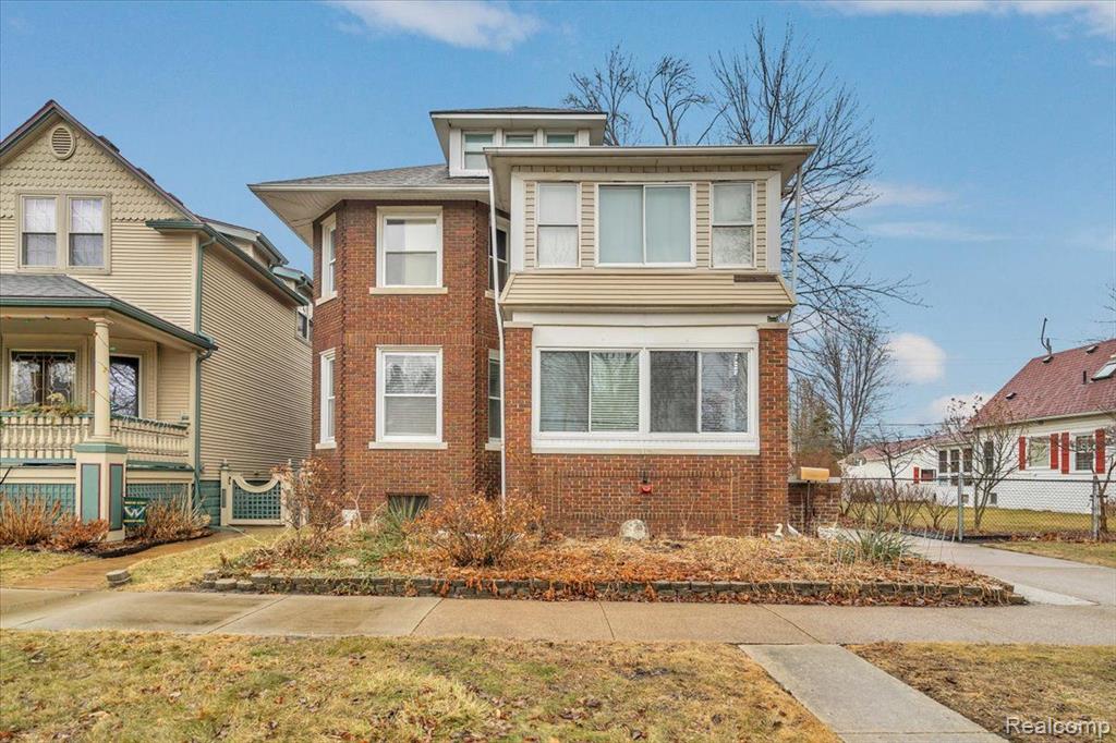 428 VINEWOOD Street, Wyandotte, MI 48192 — front exterior