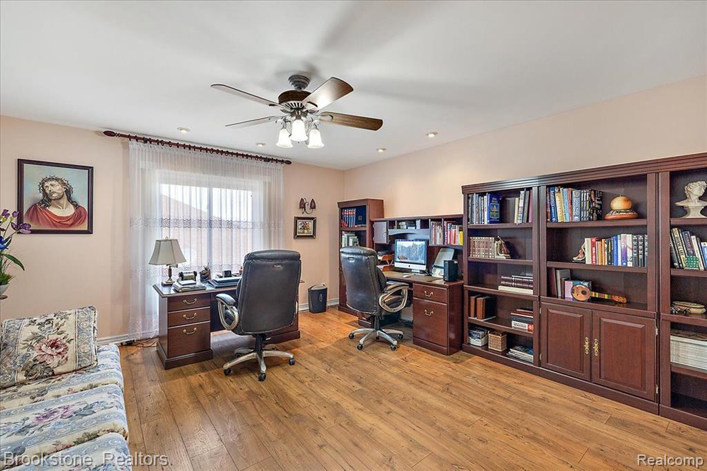 51161 BLUE SPRUCE Drive, Macomb, MI 48042 — Photo 32