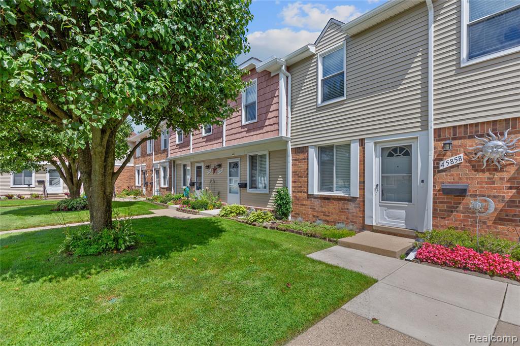 45858 KENSINGTON, Utica, MI 48317 — front exterior
