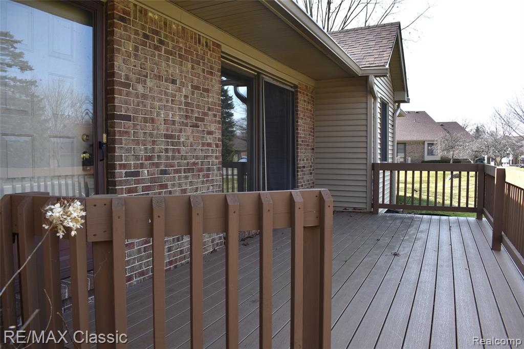 7901 Lawrence, West Bloomfield, MI — Photo 4