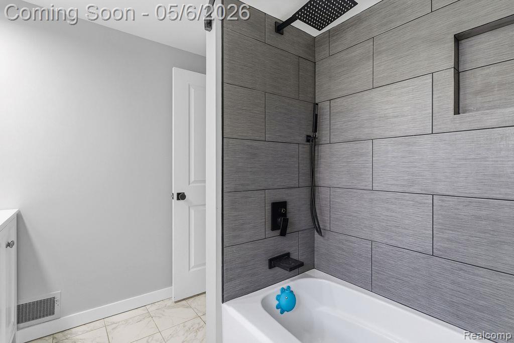 2049 E Hill Road, Grand Blanc, MI 48439 — Photo 28