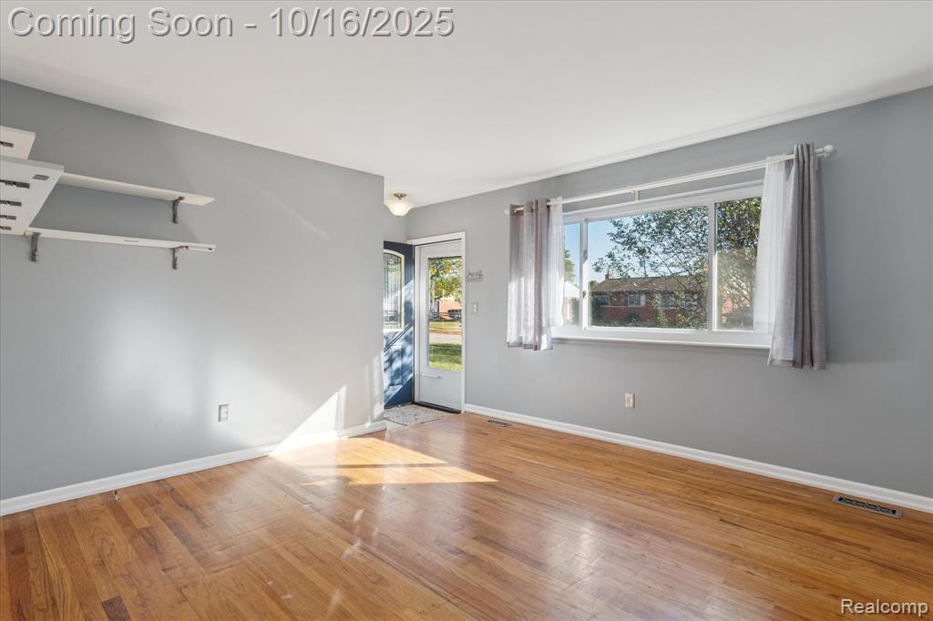 6439 Huntleigh Street, Garden City, MI — Photo 8