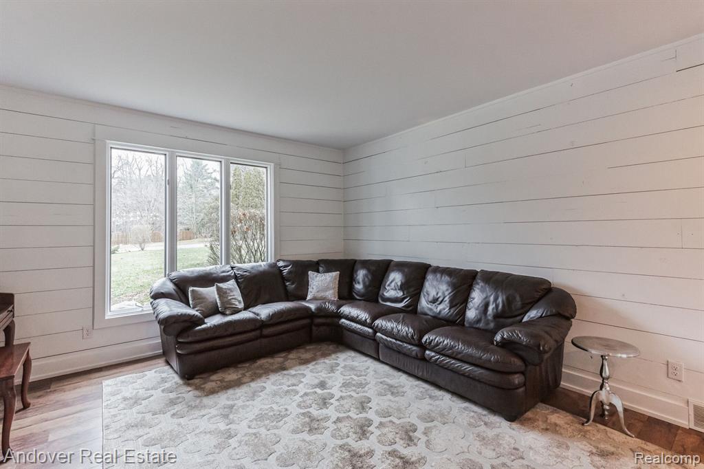 9581 AUTUMNWOOD Circle, Kalamazoo, MI 49009 — Photo 15