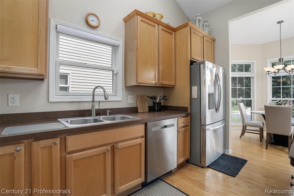5540 River Park Drive, Waterford, MI 48327 — Photo 6