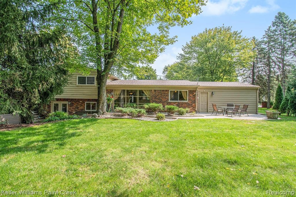 7374 WOODRIDGE Road, West Bloomfield, MI — Photo 20