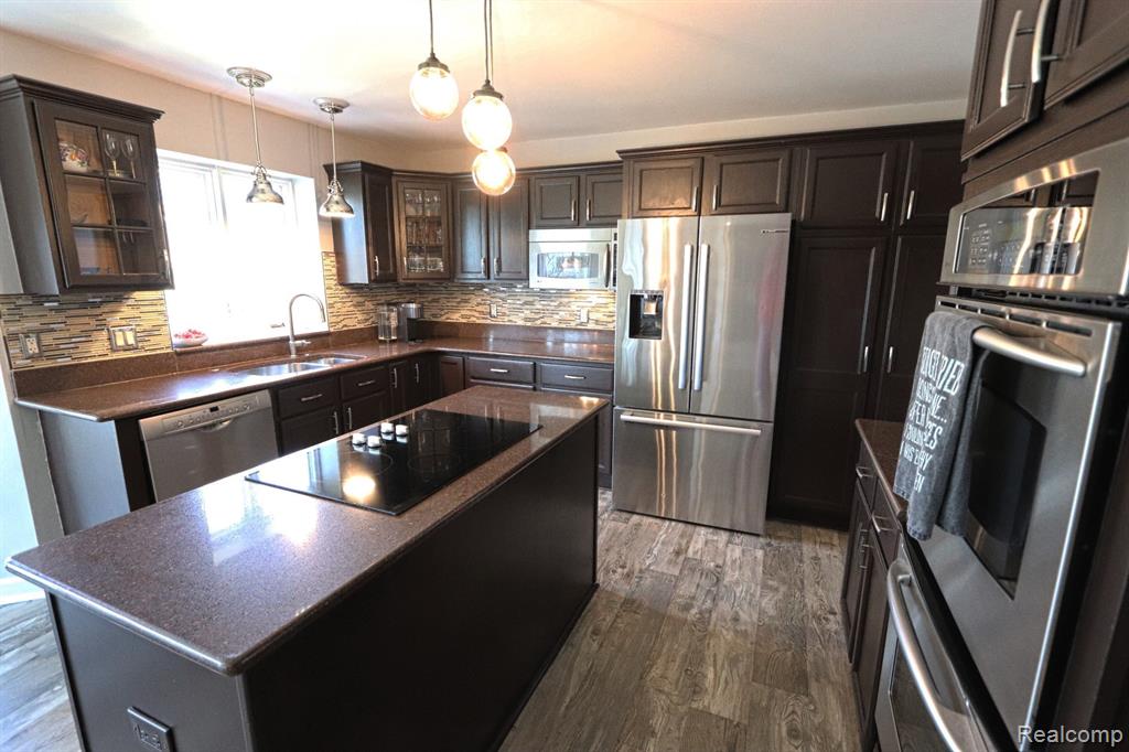 5470 HURON HILLS Drive, Commerce Twp, MI 48382 — Photo 9