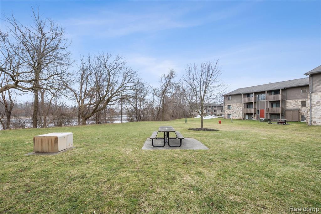 8719 Meadowbrook Drive, #5, Brighton, MI 48116 — Photo 6