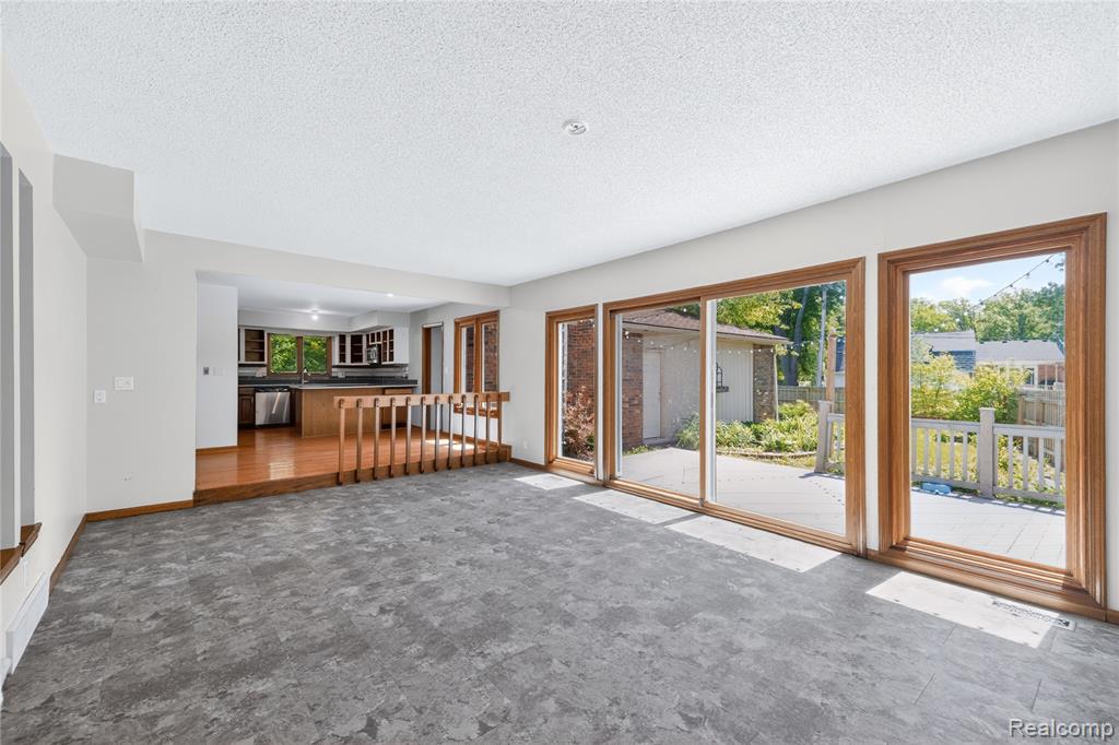 8027 Berkshire Drive, Grosse Ile, MI 48138 — Photo 12