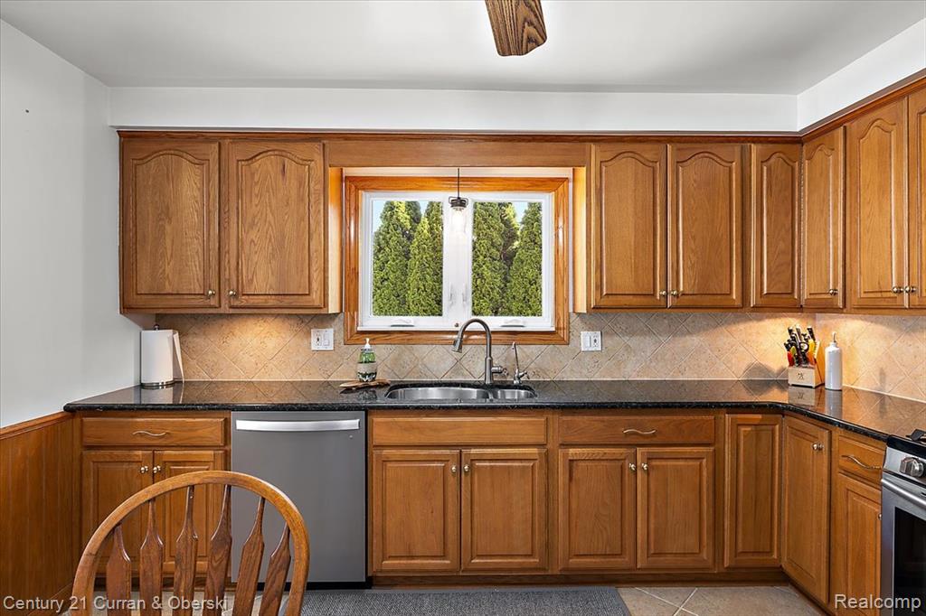7841 Randy Drive, Westland, MI — Photo 8