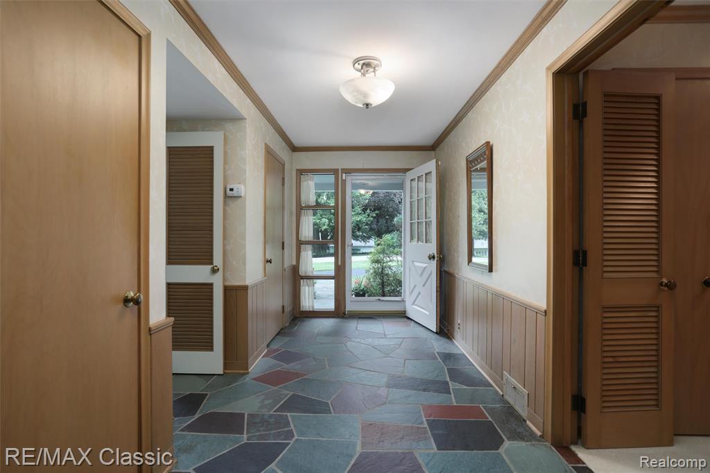 830 JONATHAN Lane, Bloomfield Hills, MI 48302 — Photo 10