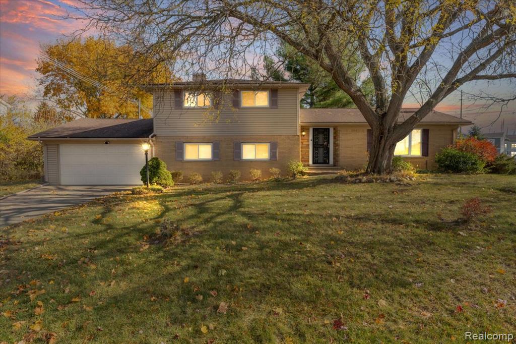 7477 Heather Heath Lane, West Bloomfield, MI — front exterior