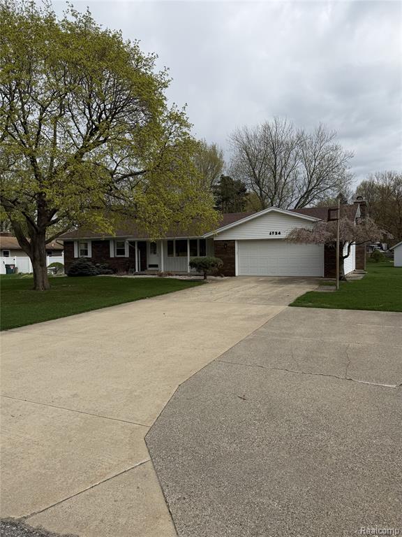 6924 Lynn Ann Drive, Hudsonville, MI 49426 — front exterior