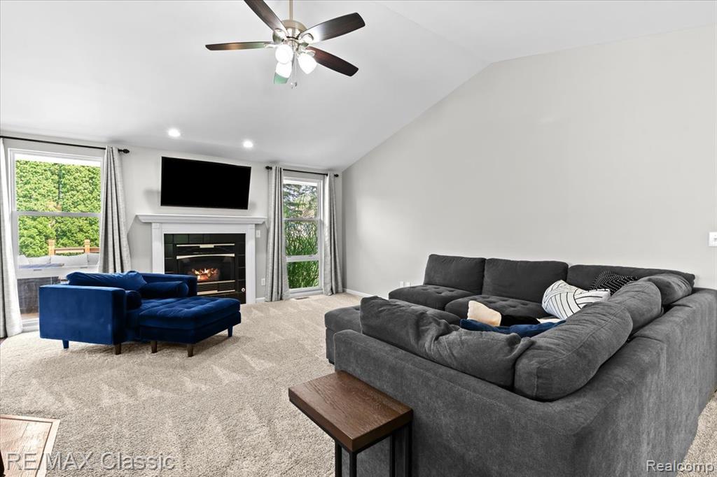 4176 W Pointe Drive, Waterford, MI 48329 — Photo 8