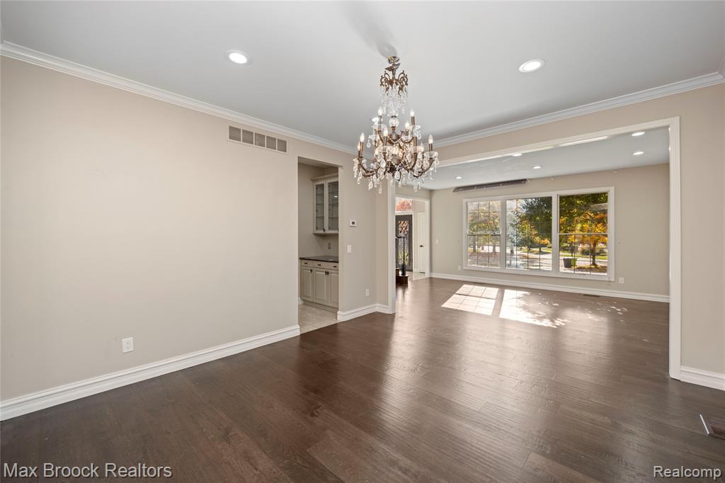 6986 Crosswell Drive, West Bloomfield, MI — Photo 12