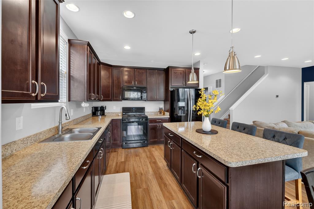 30192 Macintosh Lane, New Hudson, MI 48165 — Photo 10