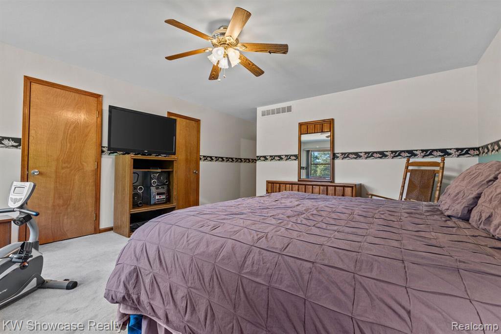 766 WHITE HOUSE Drive, Highland, MI 48356 — Photo 23