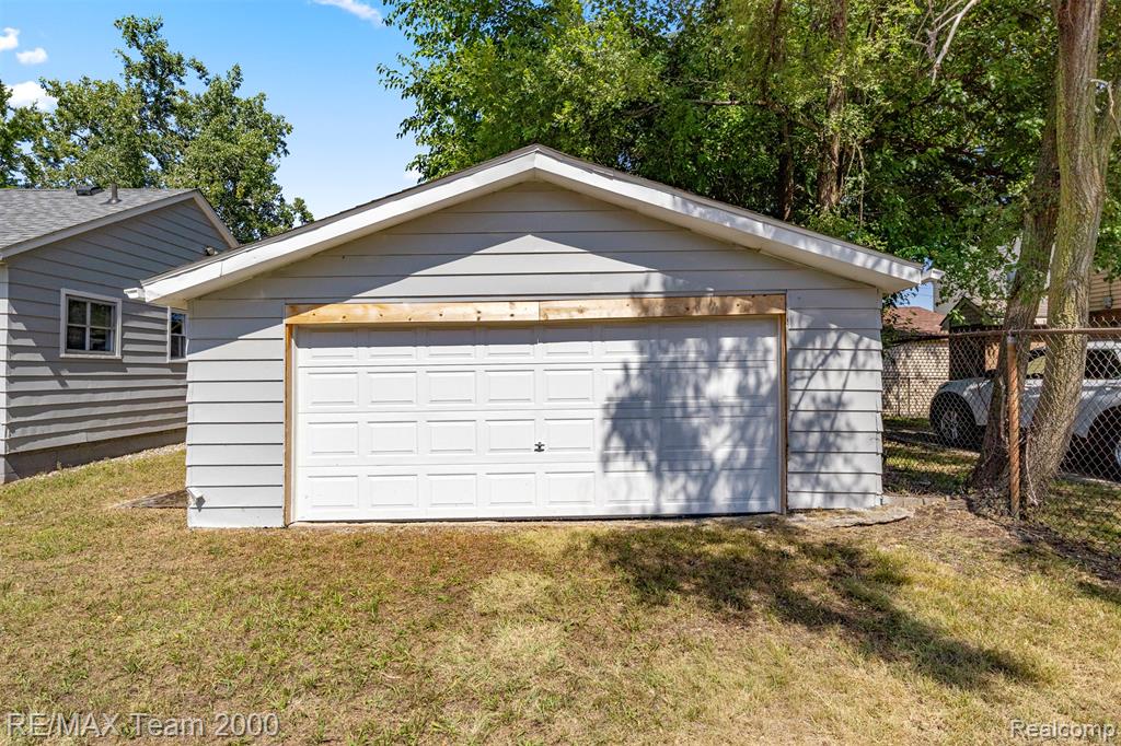 21304 Glen Lodge Road, Royal Oak, MI 48220 — Photo 3