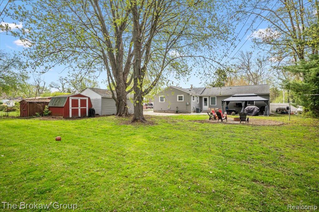 4145 HILLCREST Drive, Warren, MI 48092 — Photo 15