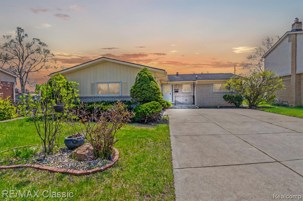 44285 SUFFOLK Court, Canton, MI 48187 — Photo 28