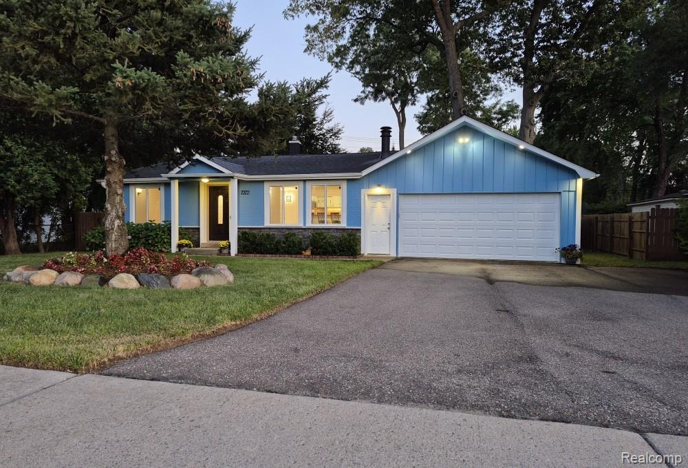 7377 Cooley Lake Road, West Bloomfield, MI 48324 — Photo 18
