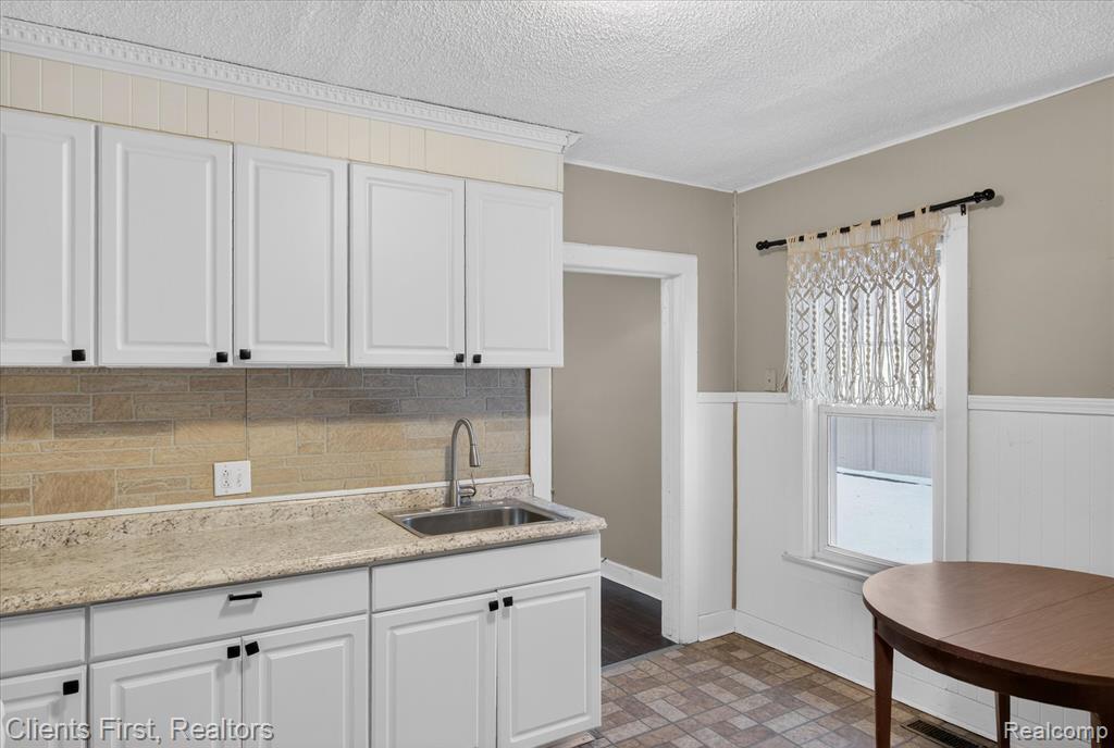 843 Orange Street, Wyandotte, MI 48192 — Photo 11