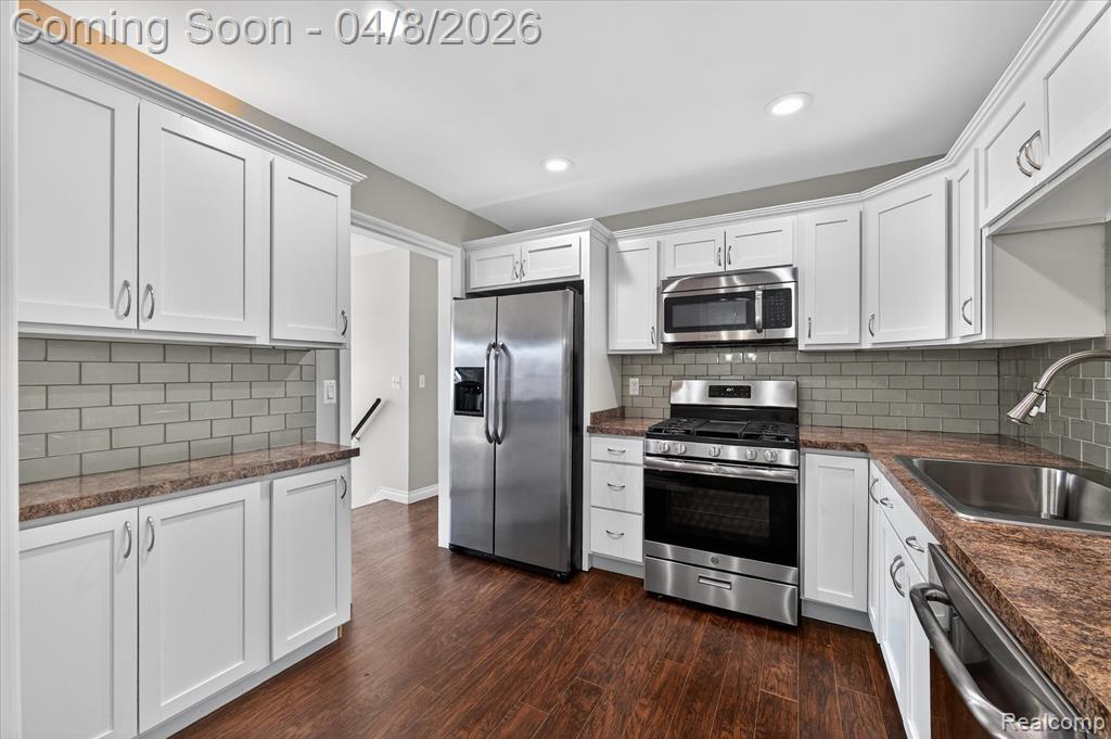 22184 Derby Road, Woodhaven, MI 48183 — Photo 21