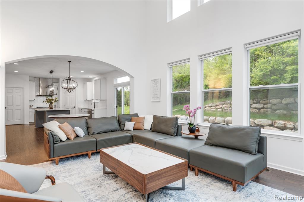 908 S Livernois Road, Rochester Hills, MI 48307 — Photo 17