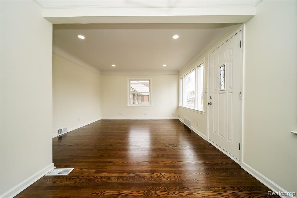 6855 KINGSBURY Street, Dearborn Heights, MI 48127 — Photo 13