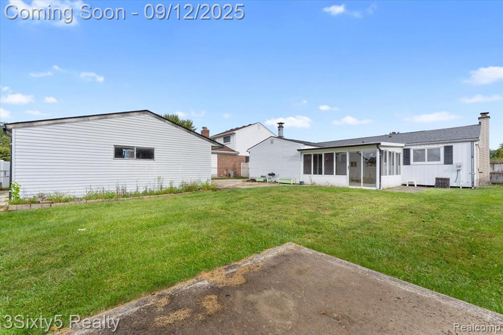 17541 Bodsford Drive, Woodhaven, MI 48183 — Photo 25