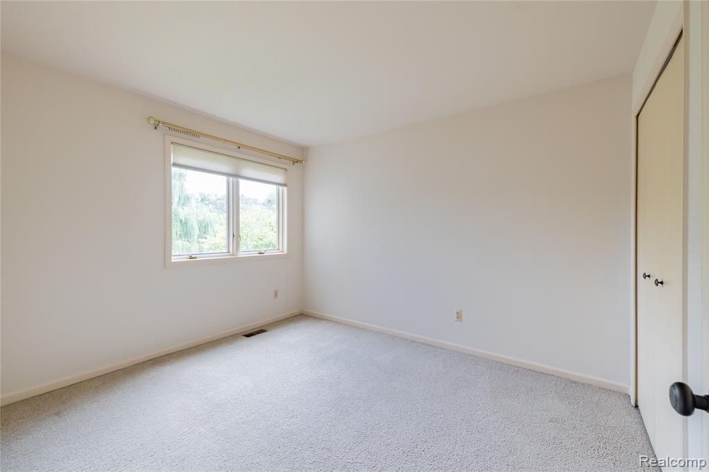 9830 Hawthorne Glen Drive, Grosse Ile, MI 48138 — Photo 32