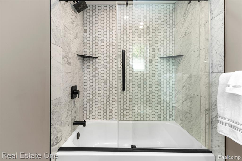 5011 Thorncroft Avenue, Royal Oak, MI 48073 — Photo 31