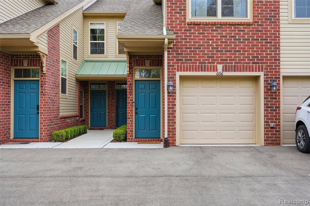 606 Pointe Drive, Walled Lake, MI 48390 — Photo 2