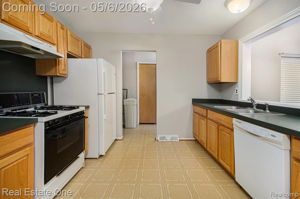 12161 Della Drive, Brighton, MI 48114 — Photo 7