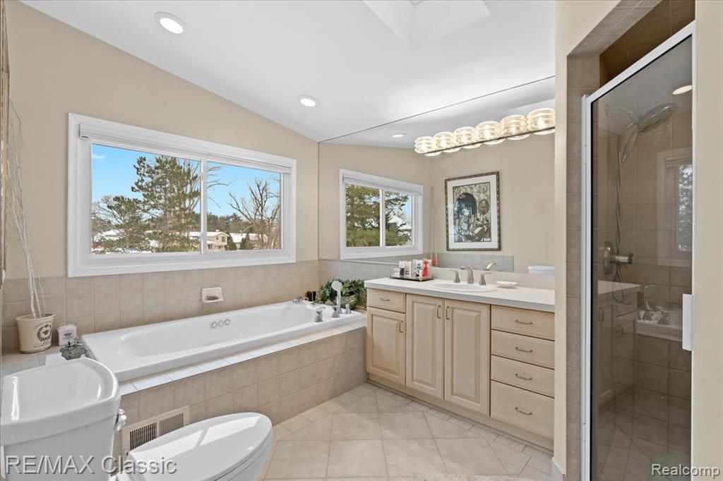 5067 Oakwood Court, Commerce Twp, MI 48382 — Photo 27