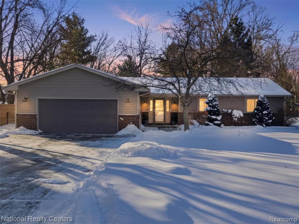 5470 Jamestown Road, Utica, MI 48317 — front exterior